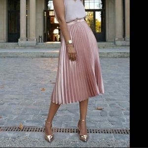DO + BE pleated Mauve skirt